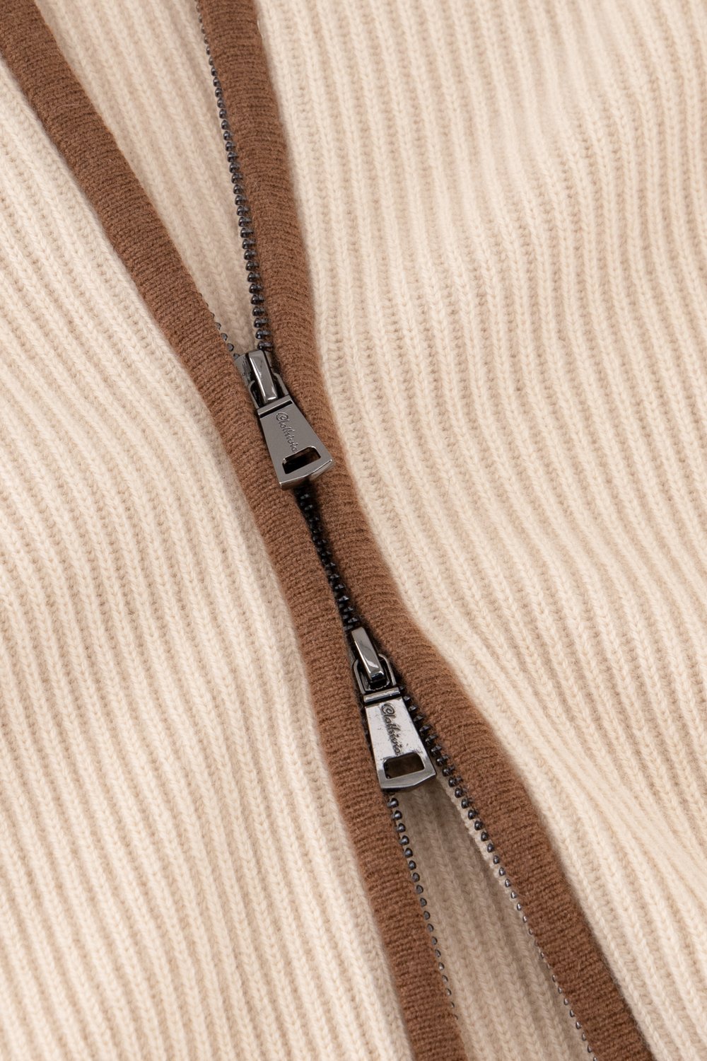 بلوفر صوف ميرينو بسحاب كامل - كريمي بيج