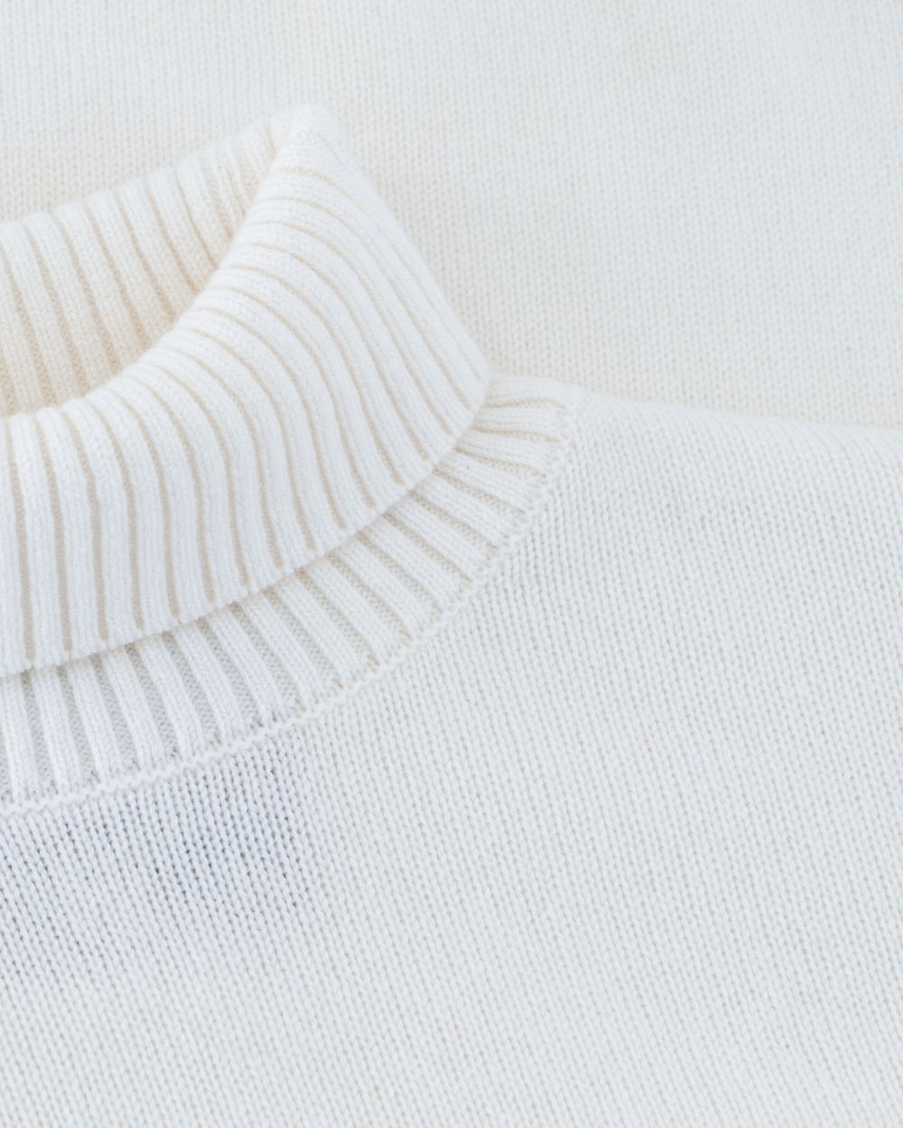 Kid's rib turtle neck merino wool sweater cream white