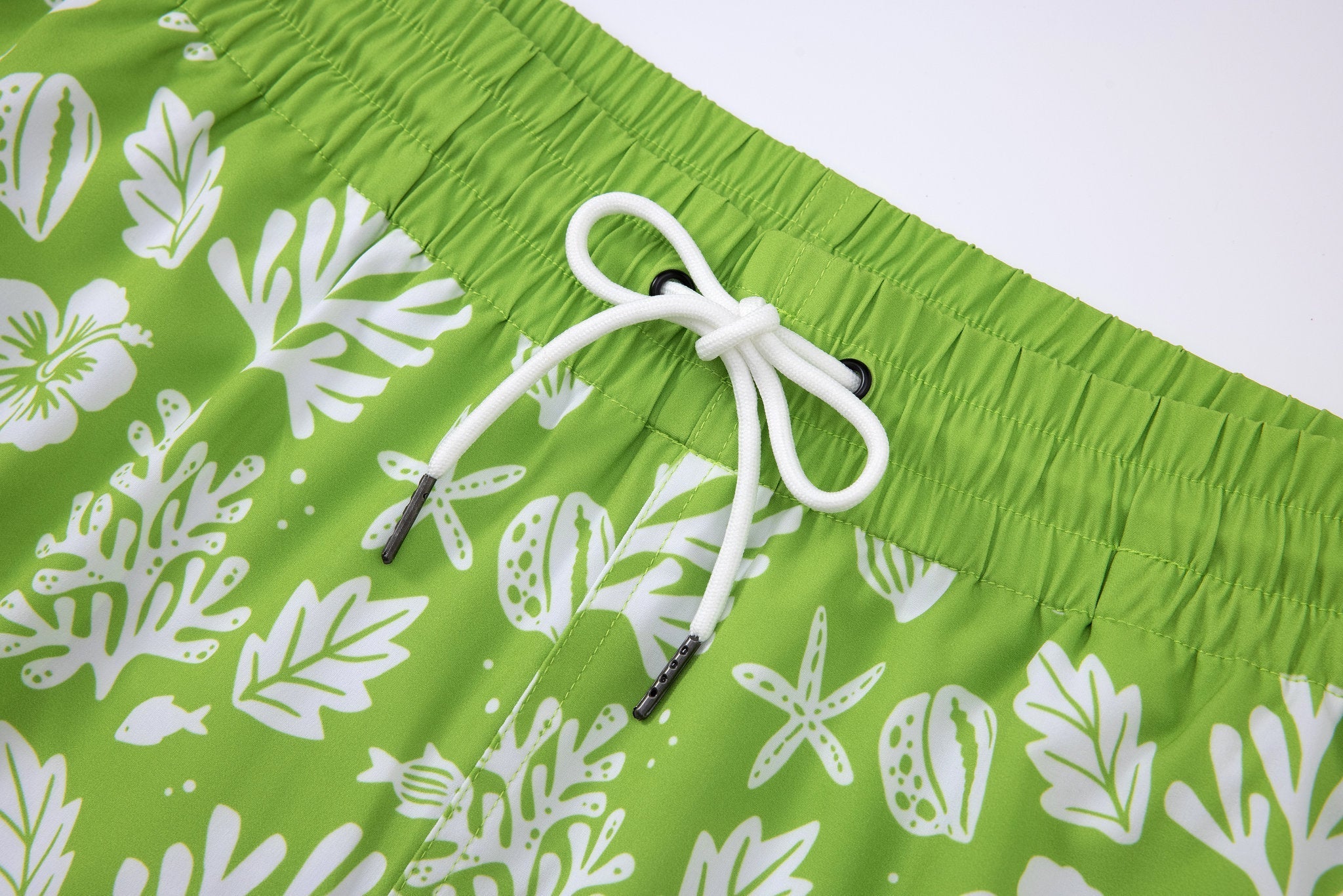 Sea Leaves Swim Short -Green × Linen Short Sleeves-White — Combo Look