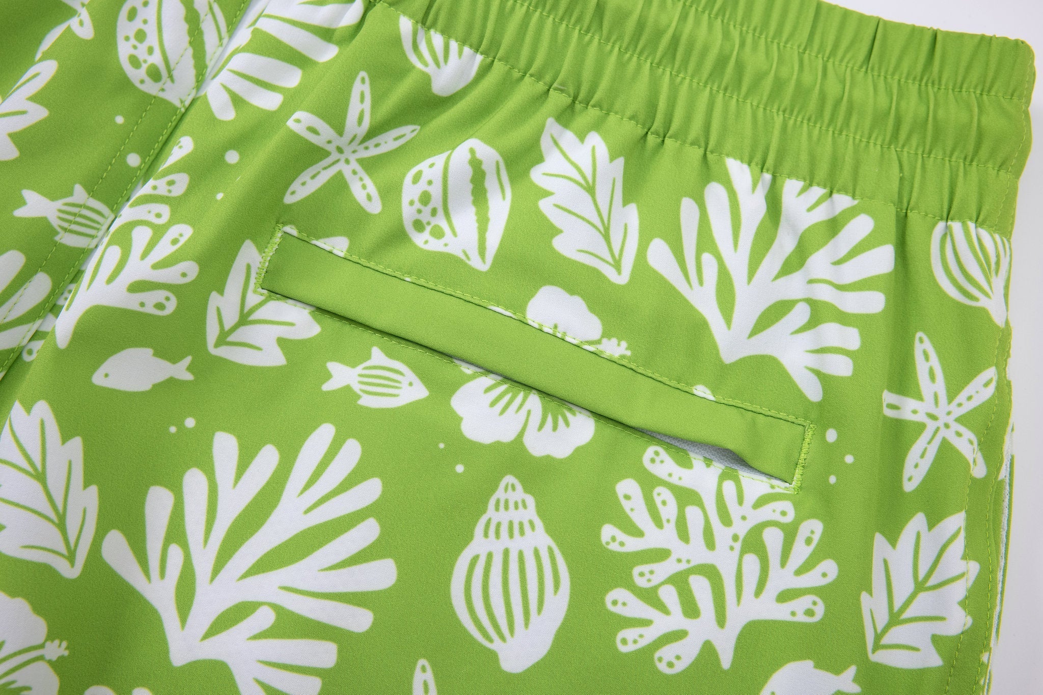 Sea Leaves Swim Short -Green × Linen Short Sleeves-White — Combo Look