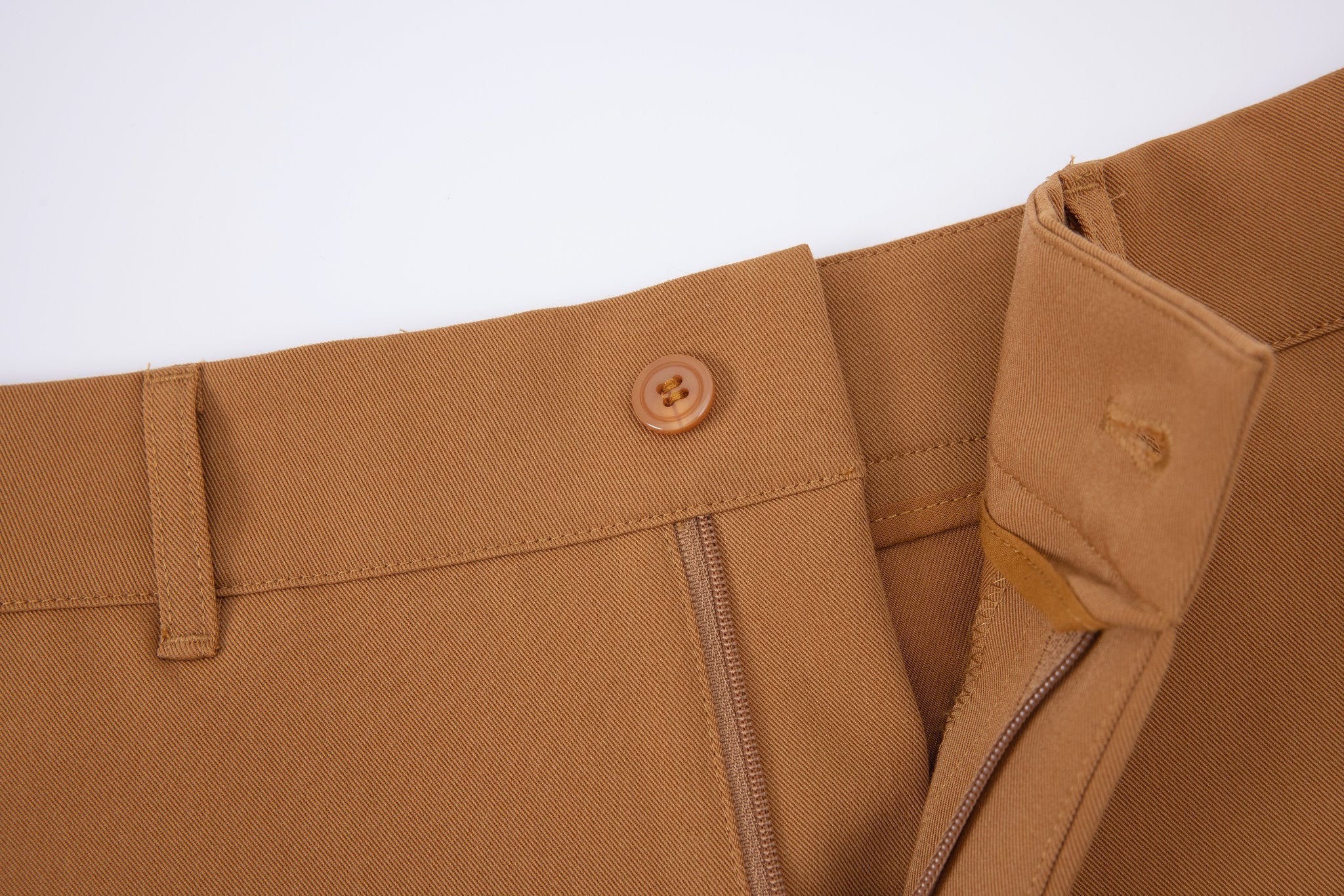 Tailored  trousers -Brown × polo shirt -Ivory — Combo Look