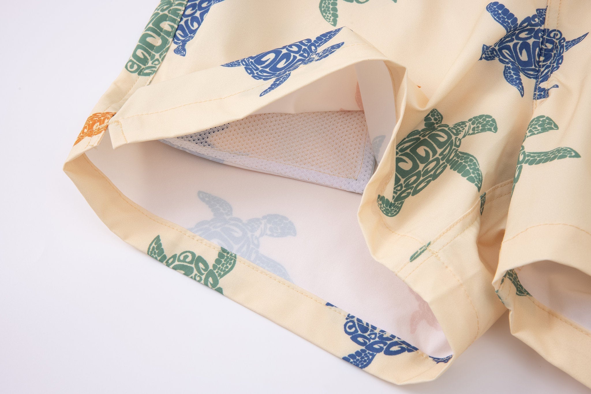 Swimming shorts-Sand-Turtle-Beige × Towel Polo-Pink — Combo Look